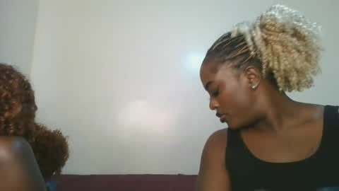 Snapshot of avian_babe1 chatting on July 23, 2026, 2:04 pm avian_babe1 online show from July 23, 2026, 2:04 pm