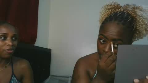Snapshot of avian_babe1 chatting on July 27, 2026, 7:32 pm avian_babe1 online show from July 27, 2026, 7:32 pm