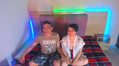 avictoria_and_andrescm online show from November 12, 2025, 4:13 am