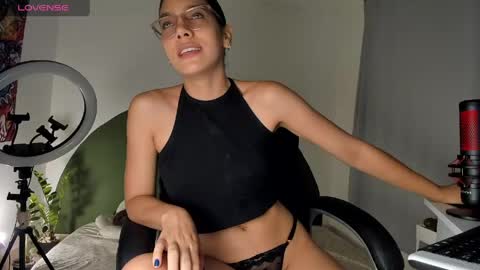 Snapshot of avis12_ chatting on April 16, 2026, 3:18 am Follow me Pvt and c2c is on online show from April 16, 2026, 3:18 am