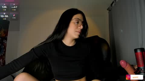 Snapshot of avis12_ chatting on April 24, 2026, 3:53 am Follow me Pvt and c2c is on online show from April 24, 2026, 3:53 am