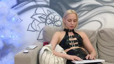 Snapshot of avr0ra chatting on December 26, 2024, 10:37 am Goddess Avrora online show from December 26, 2024, 10:37 am