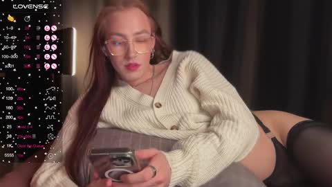 avril_pearly_ online show from March 9, 2025, 11:25 pm