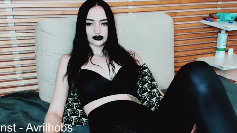 Avril online show from January 29, 2025, 8:18 am