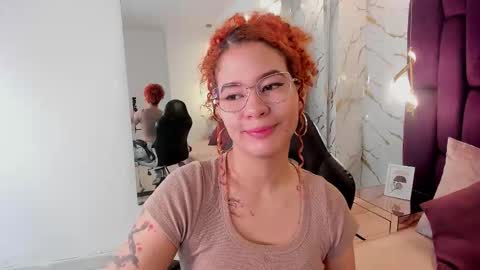 Avril  online show from November 18, 2025, 11:47 am