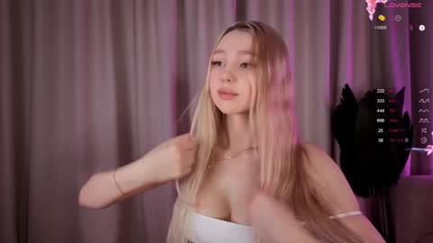 Avrora online show from December 1, 2025, 4:23 pm