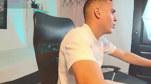 axel__fierro online show from April 4, 2026, 10:51 pm