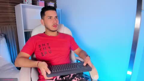 axel_grey_ online show from September 16, 2025, 12:17 pm