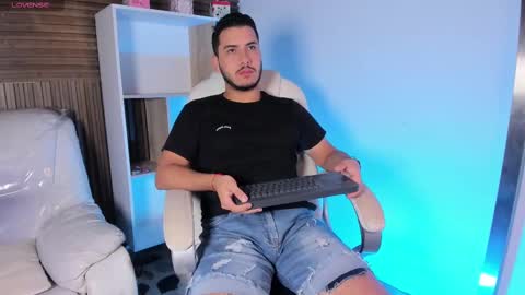 axel_grey_ online show from October 8, 2025, 12:14 pm