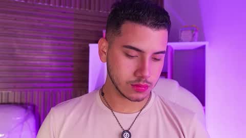 axel_grey_ online show from December 3, 2025, 12:25 pm