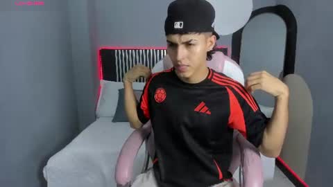Snapshot of axel_mendoza_ chatting on June 17, 2026, 8:21 pm A X E L online show from June 17, 2026, 8:21 pm