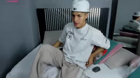Snapshot of axel_mendoza_ chatting on July 3, 2026, 8:26 pm A X E L online show from July 3, 2026, 8:26 pm