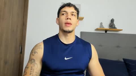 INDEPENDENT MODEL  online show from September 30, 2025, 4:23 pm