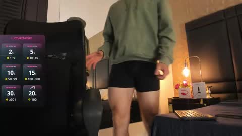 Axel Thompsom online show from October 2, 2025, 11:39 am