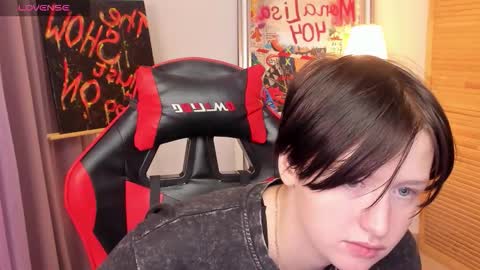 ayaks online show from September 17, 2025, 8:27 am