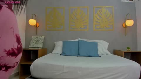 Alyda Jaramillo online show from February 27, 2025, 6:20 pm