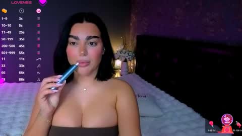  Ayla Demir  online show from November 19, 2025, 11:05 pm