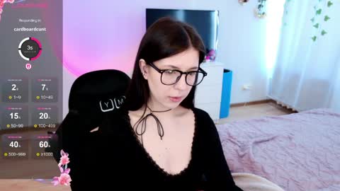 Snapshot of azaliya_haze chatting on March 27, 2026, 8:26 am Azaliya online show from March 27, 2026, 8:26 am