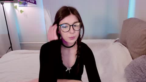 Snapshot of azaliya_haze chatting on June 17, 2026, 4:41 pm Azaliya online show from June 17, 2026, 4:41 pm