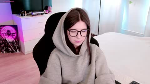 Snapshot of azaliya_haze chatting on June 18, 2026, 9:14 am Azaliya online show from June 18, 2026, 9:14 am