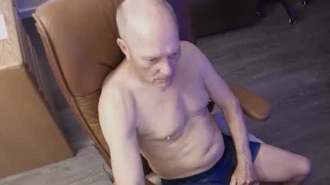 Snapshot of azmichael5 chatting on February 16, 2026, 10:44 am Mike online show from February 16, 2026, 10:44 am