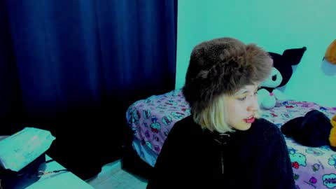 Snapshot of azu_moure chatting on March 27, 2026, 4:18 am Azu Moure online show from March 27, 2026, 4:18 am