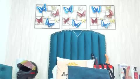 Anny online show from November 9, 2025, 4:00 am