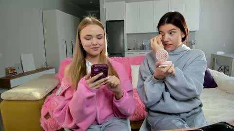 Monica online show from October 26, 2025, 1:44 am