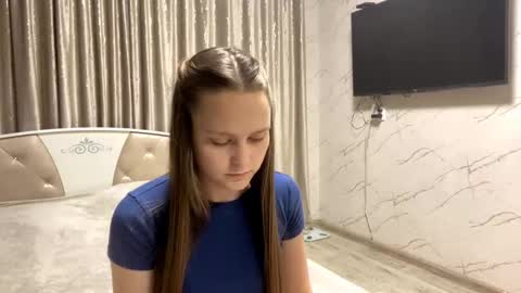 Anny Simpson online show from October 9, 2025, 12:03 pm