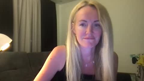 Snapshot of babe_dia chatting on June 2, 2026, 5:48 pm babe_dia online show from June 2, 2026, 5:48 pm