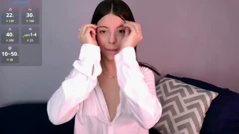 Queen B online show from July 16, 2026, 3:34 am