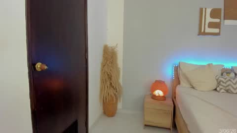 Snapshot of babesexy19_ chatting on June 4, 2026, 1:22 am itzell online show from June 4, 2026, 1:22 am