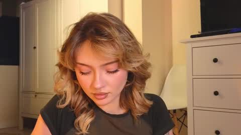 bb adele  online show from February 19, 2025, 9:25 pm