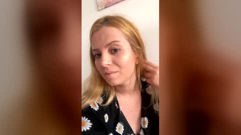 Baby Blonde online show from June 1, 2026, 11:34 am
