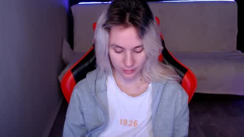 baby_kitte online show from December 14, 2024, 2:56 am