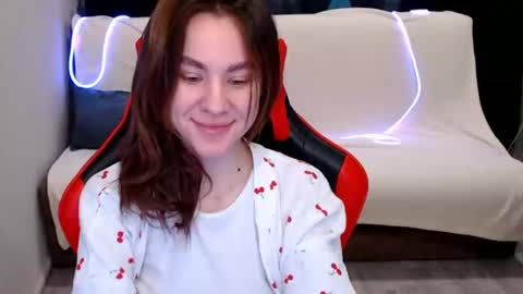 baby_kitte online show from January 1, 2025, 4:39 am