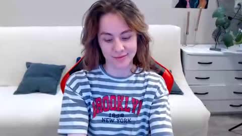 baby_kitte online show from January 4, 2025, 1:21 pm