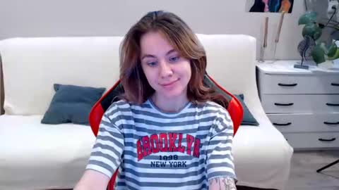 baby_kitte online show from January 4, 2025, 4:22 pm