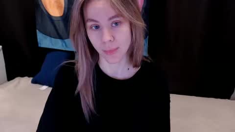 baby_kitte online show from January 21, 2025, 2:43 am