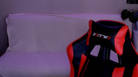 baby_kitte online show from February 13, 2025, 9:20 am