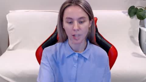 baby_kitte online show from February 14, 2025, 5:30 am