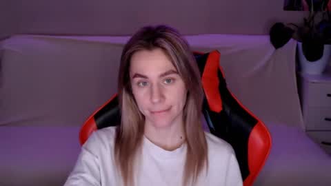 baby_kitte online show from February 20, 2025, 4:57 pm