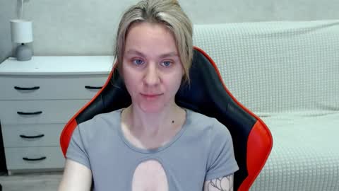 baby_kitte online show from October 30, 2025, 3:30 am