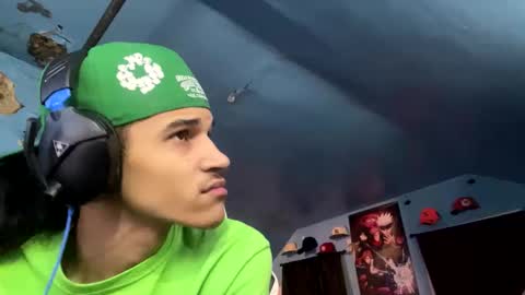 Snapshot of babyd0103 chatting on December 15, 2024, 4:51 am babyD online show from December 15, 2024, 4:51 am