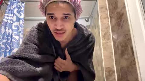 Snapshot of babyd0103 chatting on December 19, 2025, 8:32 am babyD online show from December 19, 2025, 8:32 am