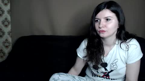 babykaten online show from October 4, 2025, 7:23 pm