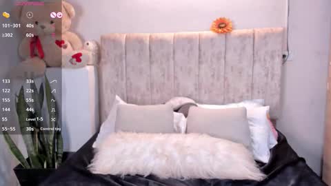 sophie online show from November 11, 2025, 9:26 pm