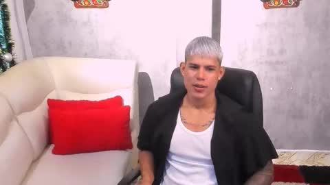 Snapshot of bad_boytoh chatting on December 17, 2025, 12:33 pm bad_boytoh online show from December 17, 2025, 12:33 pm