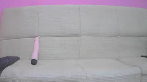 badaddo910342 online show from November 30, 2025, 9:13 am