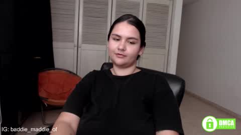 Snapshot of baddie_maddie_ chatting on November 28, 2025, 8:50 am want custom text me through my snap 3 online show from November 28, 2025, 8:50 am